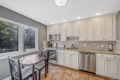 37 Oak Forest Drive, Islandia, NY 11749 - Photo 10