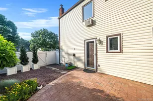 37 Oak Forest Dr, Islandia, NY 11749 - Photo 38