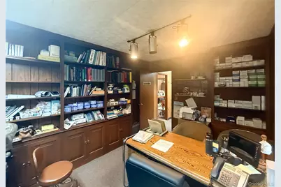 20917 Union Turnpike, Oakland Gardens, NY 11364 - Photo 4