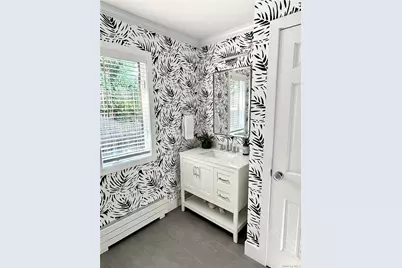 17 Locust Street, Riverhead, NY 11901 - Photo 8