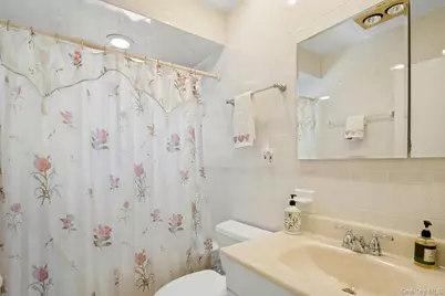 82 Holbrooke Road, White Plains, NY 10605 - Photo 22