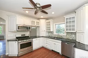 38 Roosevelt Ave, Sayville, NY 11782 - Photo 12