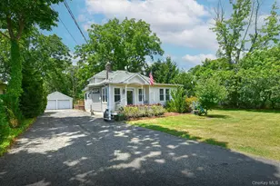 38 Roosevelt Ave, Sayville, NY 11782 - Photo 2