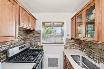 172 Edmunton #D 8, North Babylon, NY 11703 - Photo 8