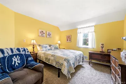 100 Harrisburg Street, Bay Shore, NY 11706 - Photo 14