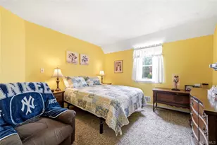100 Harrisburg St, Bay Shore, NY 11706 - Photo 14