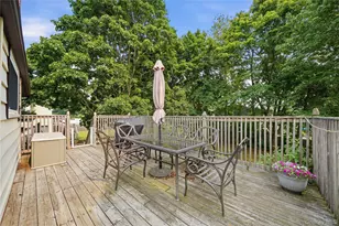 100 Harrisburg St, Bay Shore, NY 11706 - Photo 30