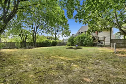 100 Harrisburg Street, Bay Shore, NY 11706 - Photo 32