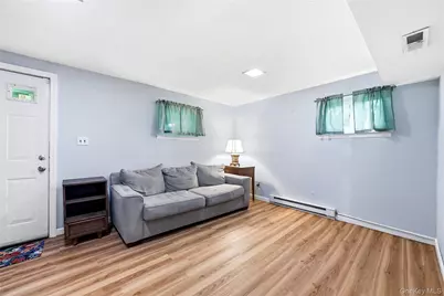 100 Harrisburg Street, Bay Shore, NY 11706 - Photo 26