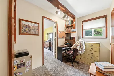 100 Harrisburg Street, Bay Shore, NY 11706 - Photo 16
