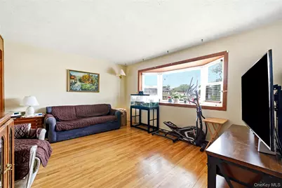 100 Harrisburg Street, Bay Shore, NY 11706 - Photo 12
