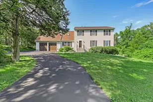 185 Rombout Rd, Pleasant Valley, NY 12569 - Photo 4