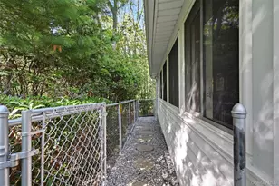 25 Valley Cir, Miller Place, NY 11764 - Photo 24