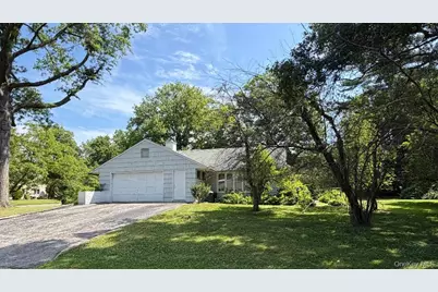 21 Old Farm Road, Great Neck, NY 11020 - Photo 2