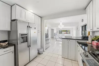 109 Wakefield Avenue, Yonkers, NY 10704 - Photo 8