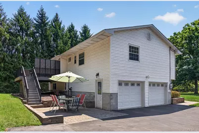 9 Pleasant Lane, Poughkeepsie, NY 12603 - Photo 32