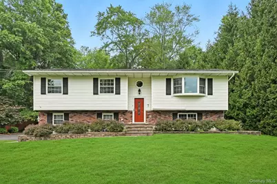 9 Pleasant Lane, Poughkeepsie, NY 12603 - Photo 2