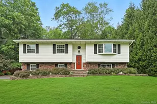 9 Pleasant Ln, Poughkeepsie, NY 12603 - Photo 2