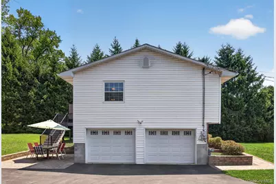 9 Pleasant Lane, Poughkeepsie, NY 12603 - Photo 4