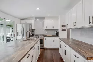 10 Arrowhead Ct, South Setauket, NY 11720 - Photo 2