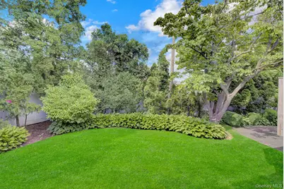 38 Center Drive, Syosset, NY 11791 - Photo 32