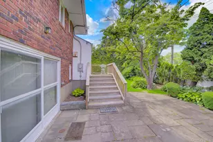 38 Center Dr, Syosset, NY 11791 - Photo 30