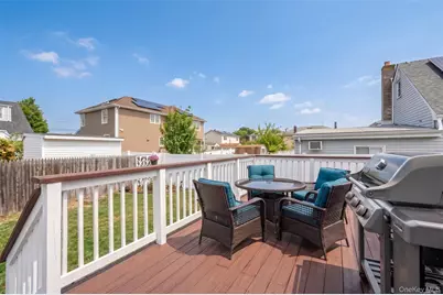20 E Seacrest Avenue, Lindenhurst, NY 11757 - Photo 10