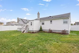 20 E Seacrest Ave, Lindenhurst, NY 11757 - Photo 12