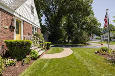 67 Pearce Parkway, Pearl River, NY 10965 - Photo 2