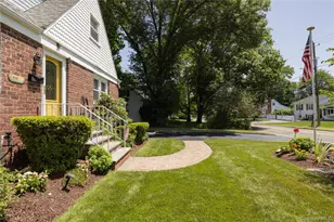 67 Pearce Pkwy, Pearl River, NY 10965 - Photo 2