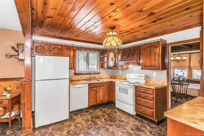 9 Kays Court, North Babylon, NY 11703 - Photo 6
