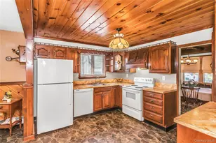 9 Kays Ct, North Babylon, NY 11703 - Photo 6