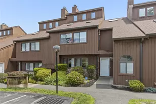 702 Scenic Ln, Poughkeepsie, NY 12603 - Photo 2
