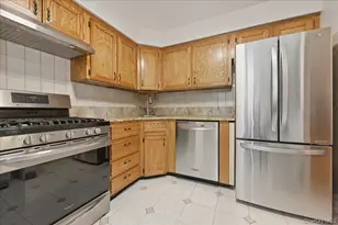 11-63 129th St, College Point, NY 11356 - Photo 10