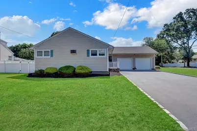12 Bainbridge Avenue, Melville, NY 11747 - Photo 2