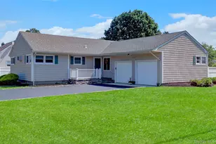 12 Bainbridge Ave, Melville, NY 11747 - Photo 4