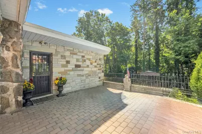 122 Dawn Road, Rocky Point, NY 11778 - Photo 2