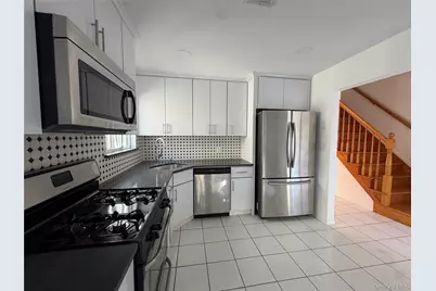62 Hickory Road #B, Port Washington, NY 11050 - Photo 4