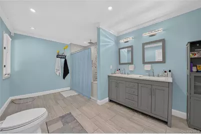 208 Newburgh Avenue, Medford, NY 11763 - Photo 24