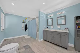 208 Newburgh Ave, Medford, NY 11763 - Photo 24