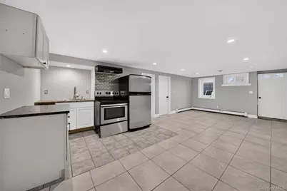 208 Newburgh Avenue, Medford, NY 11763 - Photo 28