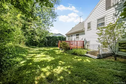 21 Pomander Drive, White Plains, NY 10607 - Photo 4