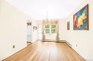 21 Pomander Dr, White Plains, NY 10607 - Photo 10