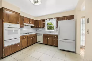 21 Pomander Dr, White Plains, NY 10607 - Photo 8