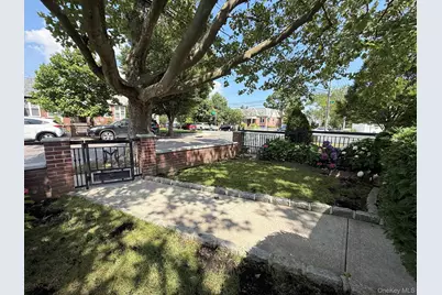 5962 69th Lane, Maspeth, NY 11378 - Photo 4