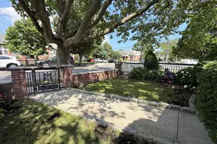 59-62 69th Ln, Maspeth, NY 11378 - Photo 4