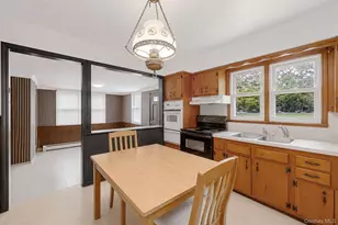 17 Maple St, Brentwood, NY 11717 - Photo 6