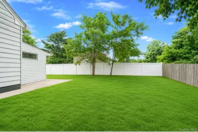 17 Maple Street, Brentwood, NY 11717 - Photo 28