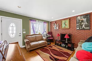 17 Maple St, Brentwood, NY 11717 - Photo 4