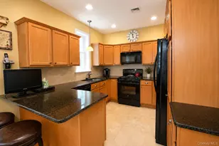 727 Balfour Pl, Melville, NY 11747 - Photo 6